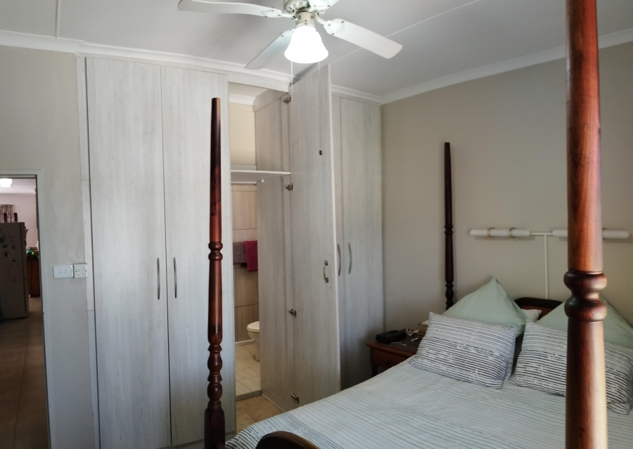 4 Bedroom Property for Sale in Van Riebeeck Hoogte Eastern Cape